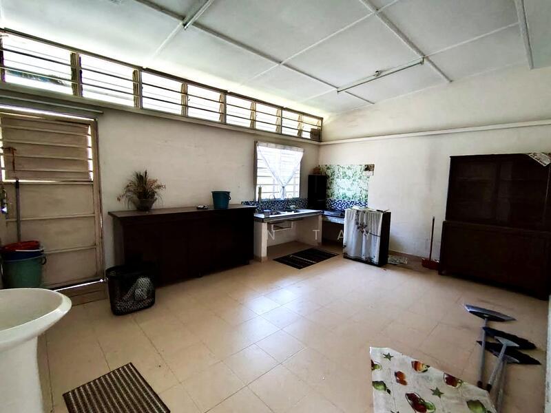 Taman Seaview, Ujong Pasir - 5