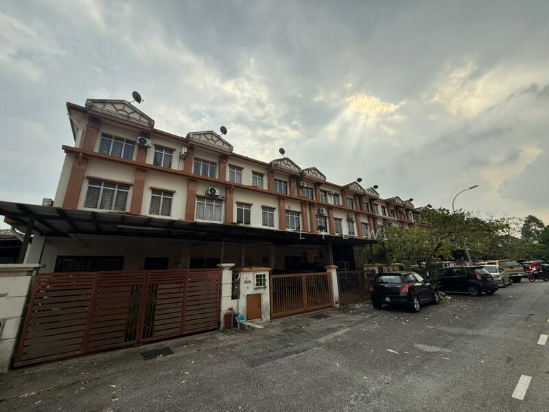 Meranti Jaya 2.5 Storey House Taman Tasik Prima Puchong - 2