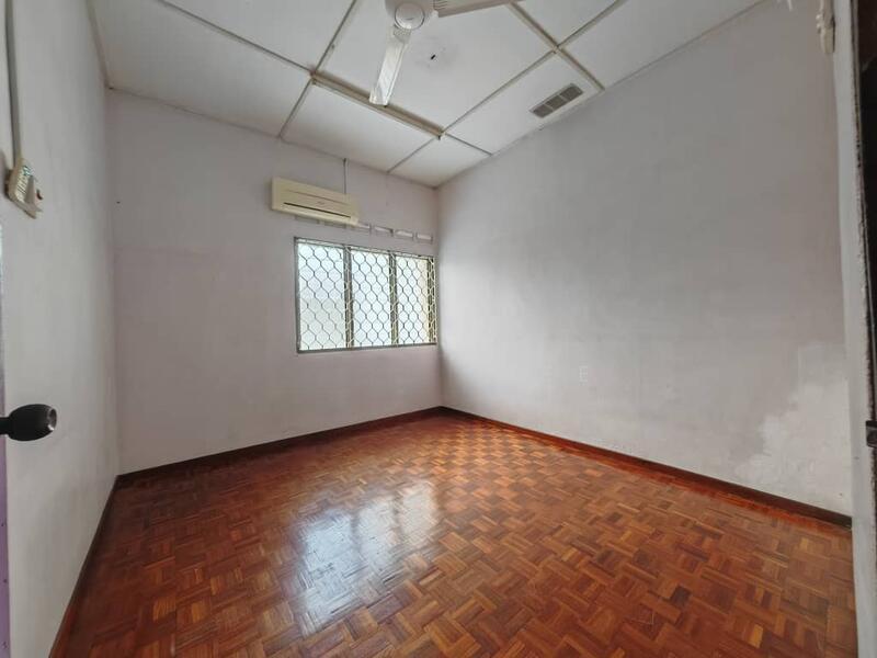 Taman Kota Kulai Jalan Saga Double Storey Terrace House - 5