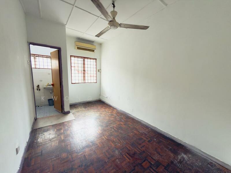 DESA 13, BANDAR COUNTRY HOMES - 4