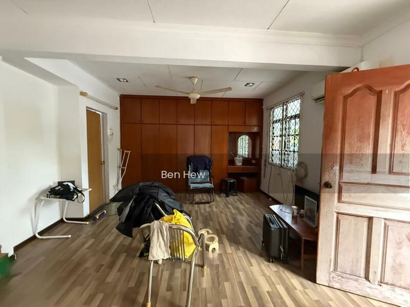 Lorong Kenari - 4