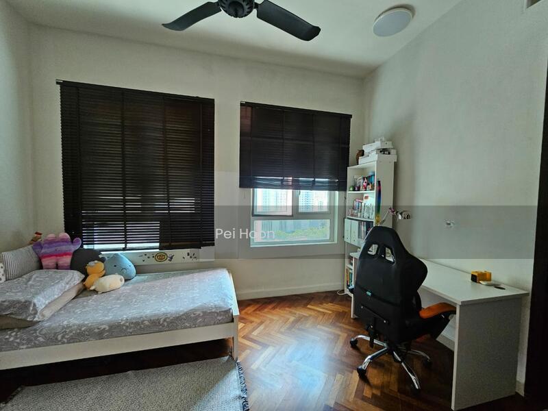 Quayside Seafront Resort Condominiums - 4