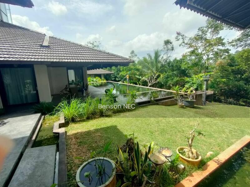 Bungalow at ledang height - 3