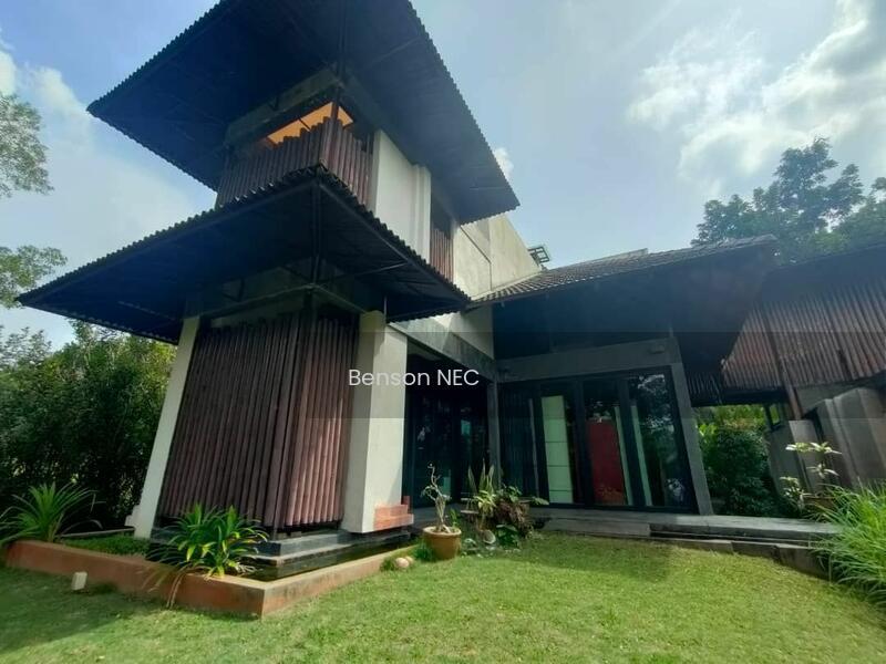 Bungalow at ledang height - 4
