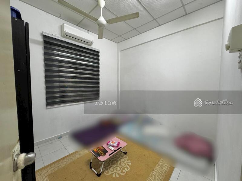 Parit Raja Taman University - 2