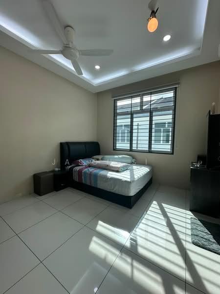 Rini Hills 2 - 4
