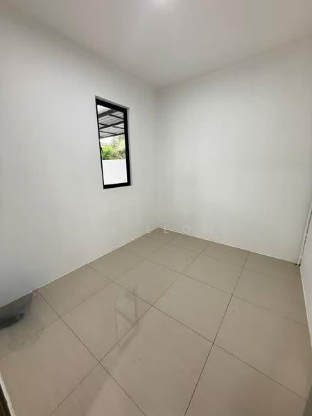 Single storey house for sale at taman university - 2