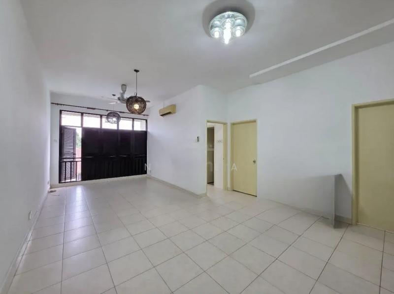 Lakes Condominiums / Pangsapuri Tasik - 1