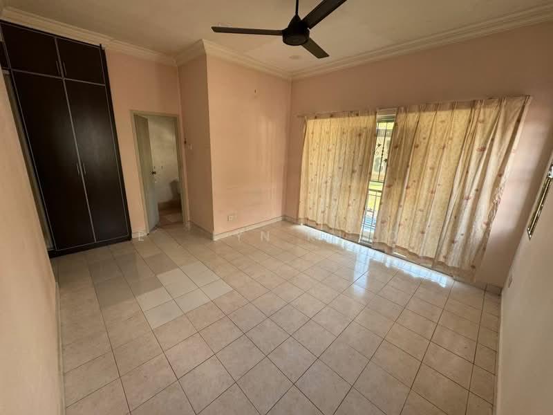 Topaz, Kota Emerald - 2