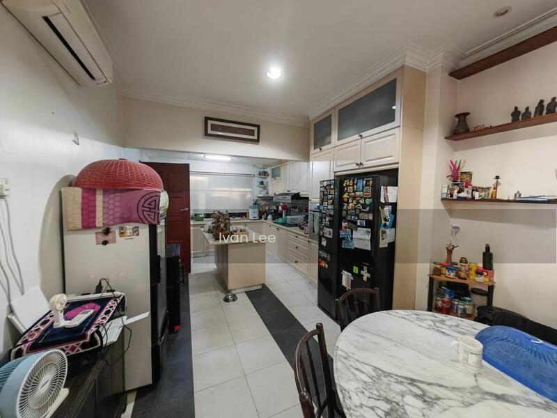 Semi-D house at SS2 - 2