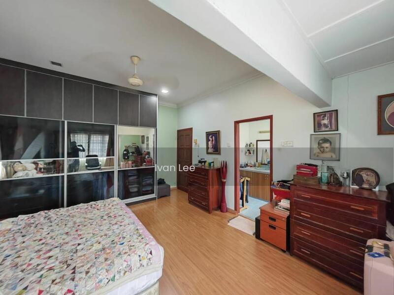 Semi-D house at SS2 - 5