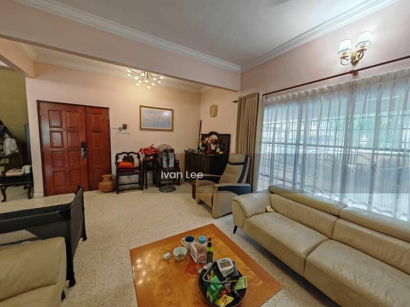 Semi-D house at SS2 - 2