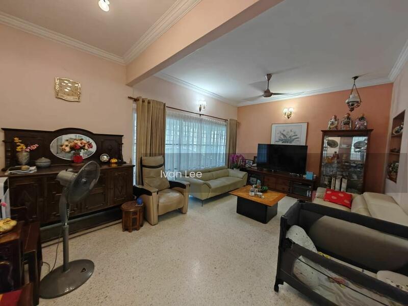 Semi-D house at SS2 - 1