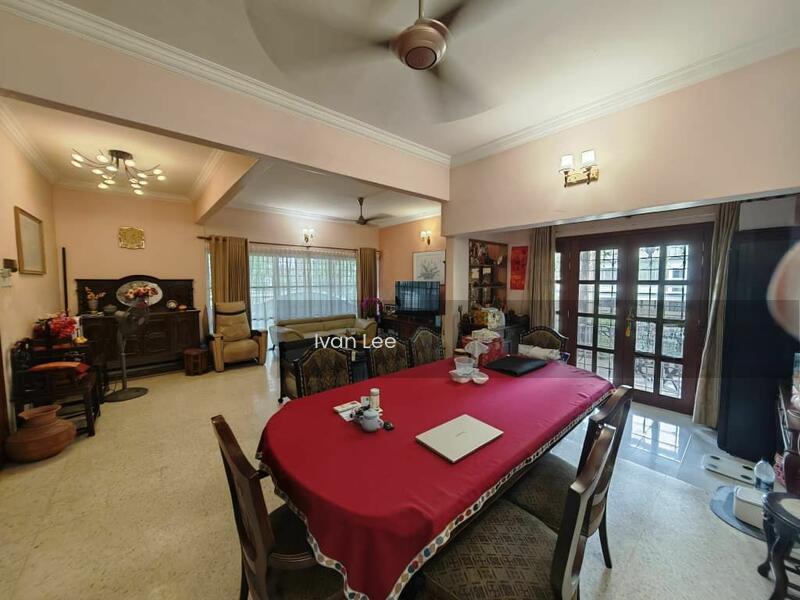 Semi-D house at SS2 - 3