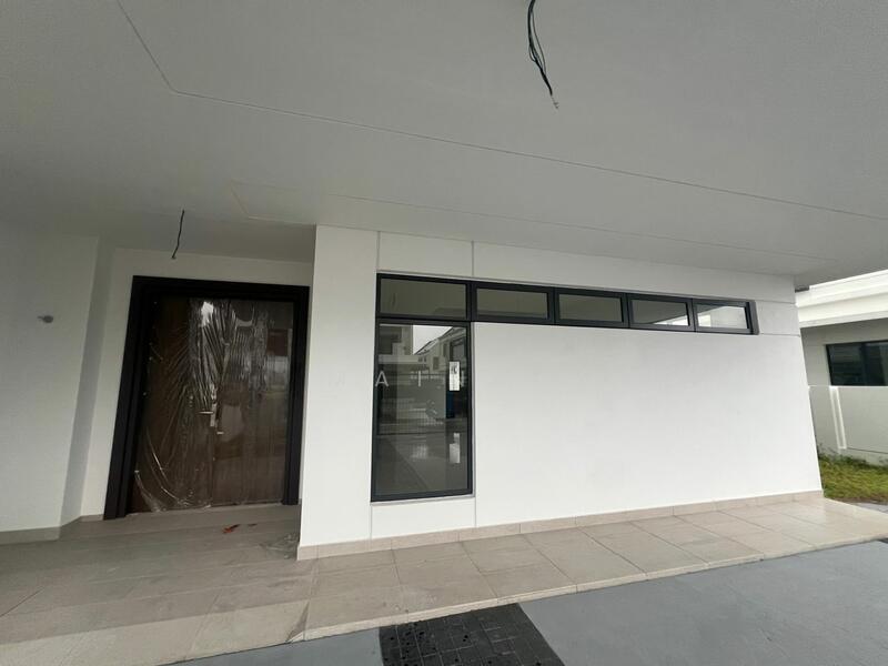 The Eighth, Elmina Green - 2