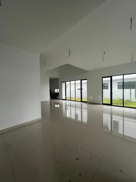 The Eighth, Elmina Green - 5