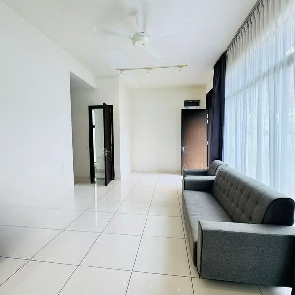 Avira Medini Iskandar - 1