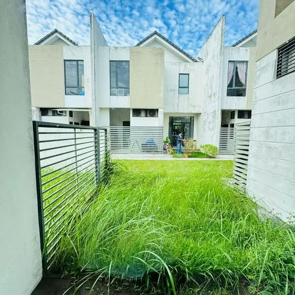 Avira Medini Iskandar - 3