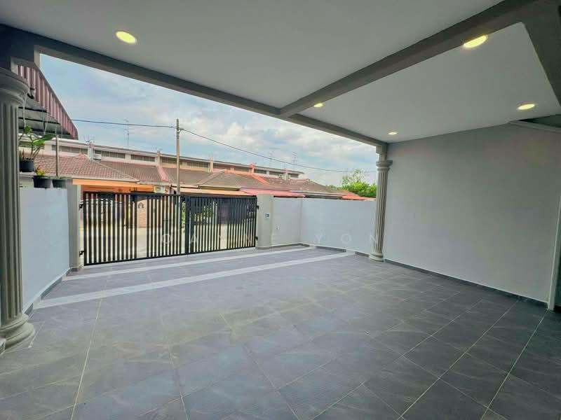 Large Single Storey Terrace @ Jalan Santalia 2, Masai, Pasir Gudang, Johor - 3
