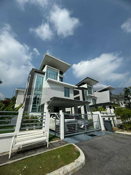 Taman Laman Puteri Sikamat - 1