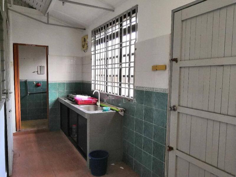 Taman Molek 1.5 Storey Terrace House - 4