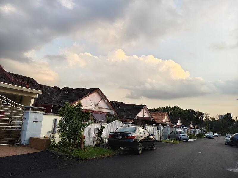 Taman Molek 1.5 Storey Terrace House - 1