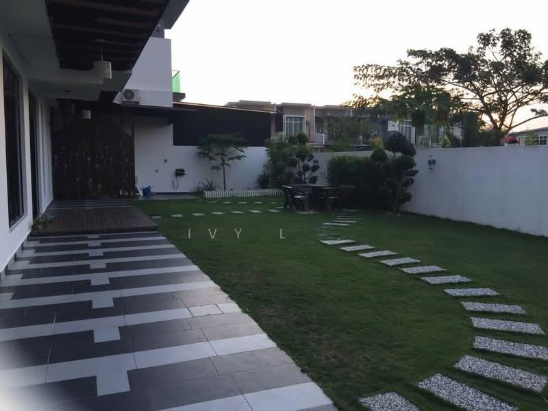 Taman Mount Austin - 3