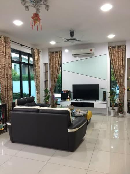 Taman Mount Austin - 1