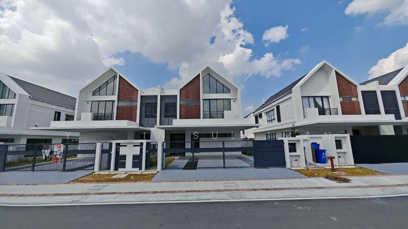 The Eighth, Elmina Green - 1