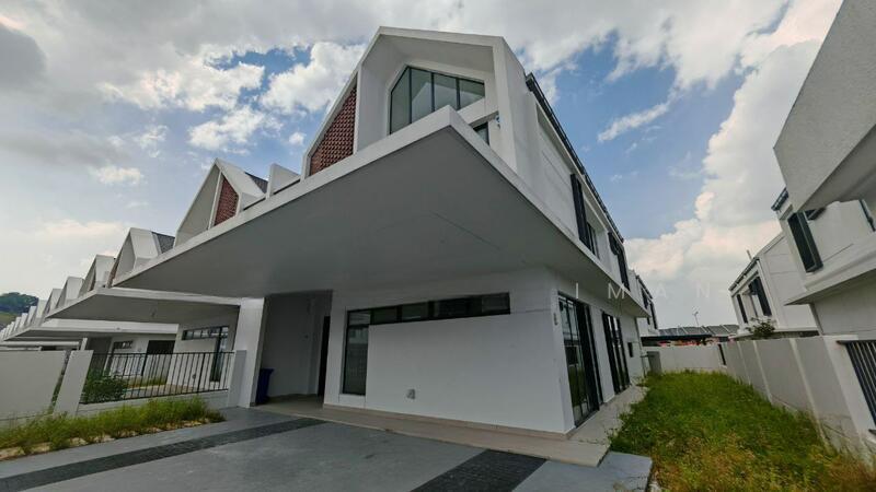 The Eighth, Elmina Green - 5