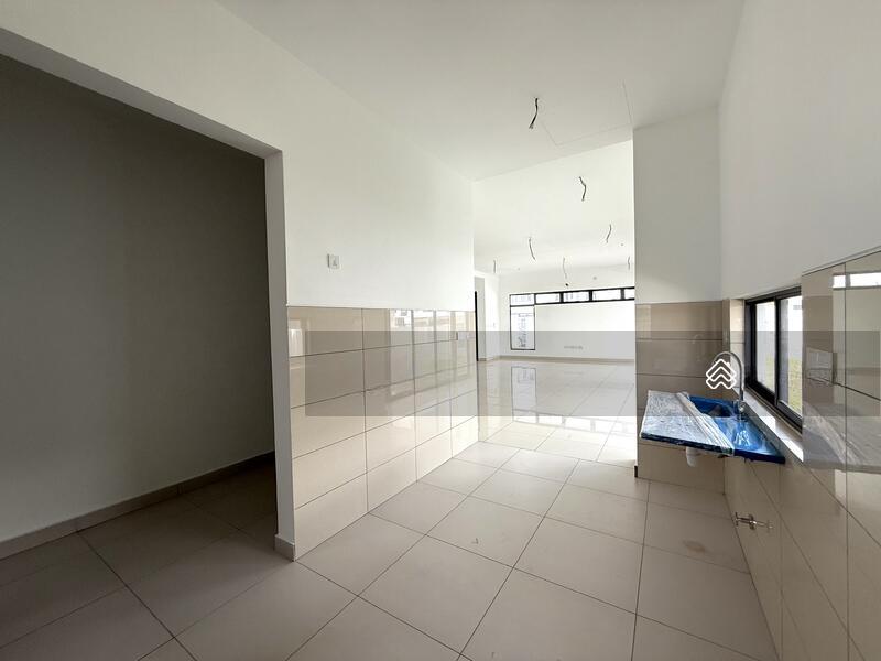 The Eighth, Elmina Green - 5