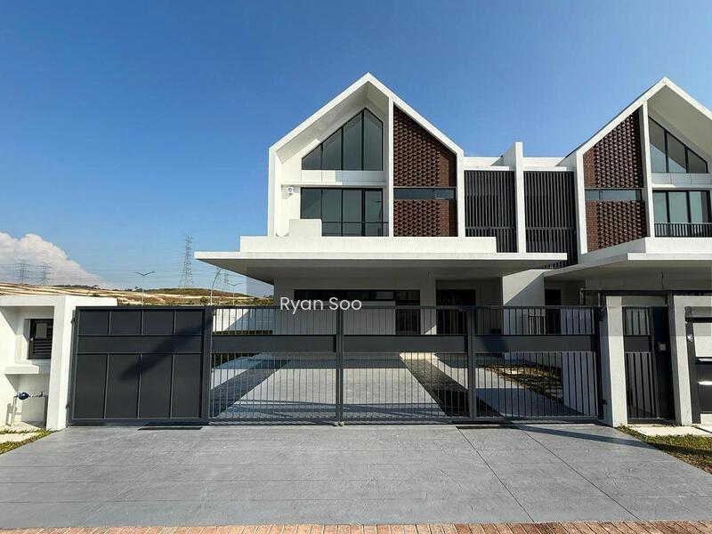 The Eighth, Elmina Green - 1