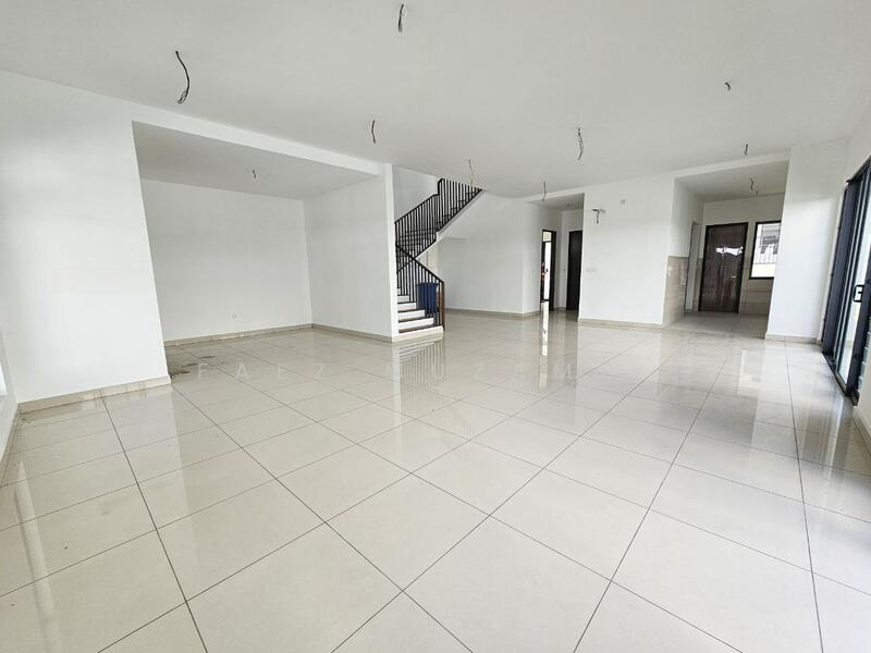 The Eighth, Elmina Green - 3