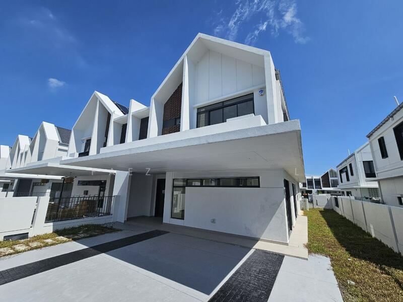 The Eighth, Elmina Green - 1