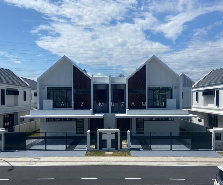 The Eighth, Elmina Green - 2