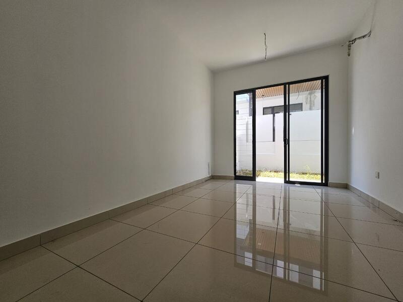 The Eighth, Elmina Green - 4