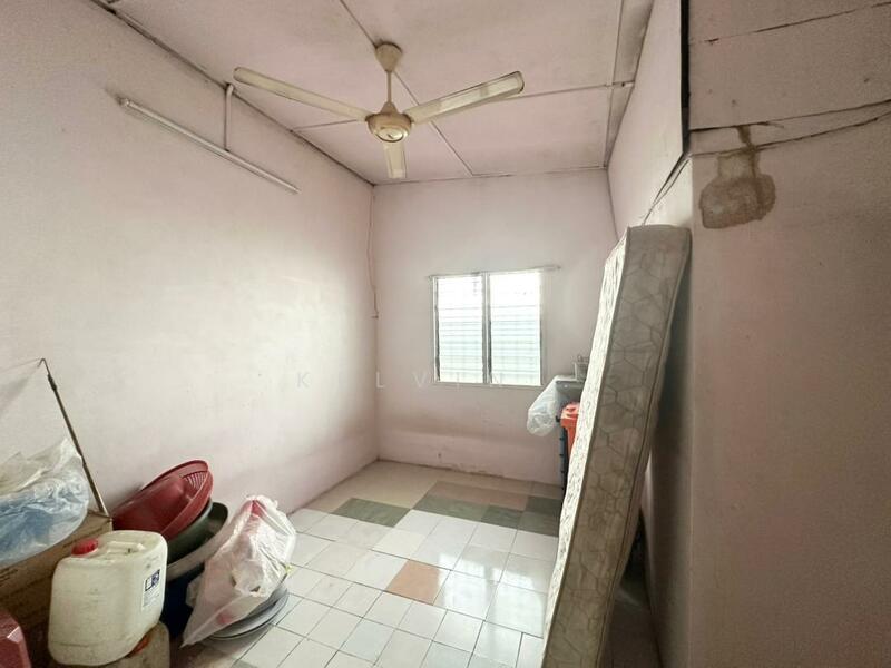 1sty Bungalow Kampung Sungai Bakau Bandar Country Homes Rawang - 2