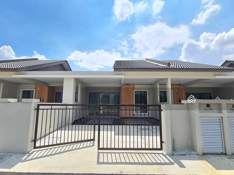 Terrace house at Taman Intan Baiduri - 1