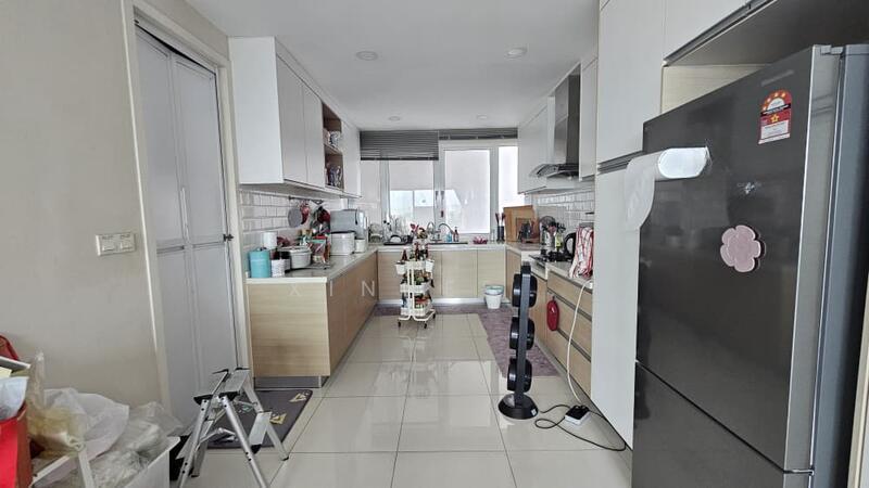 Central Park condominium - 5