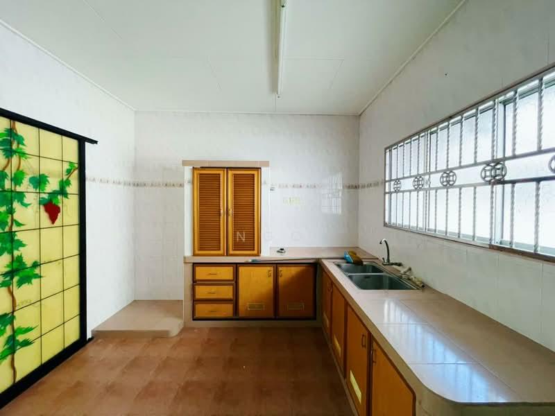 Double Storey Terrace End Lot Taman Flora Batu Pahat - 4