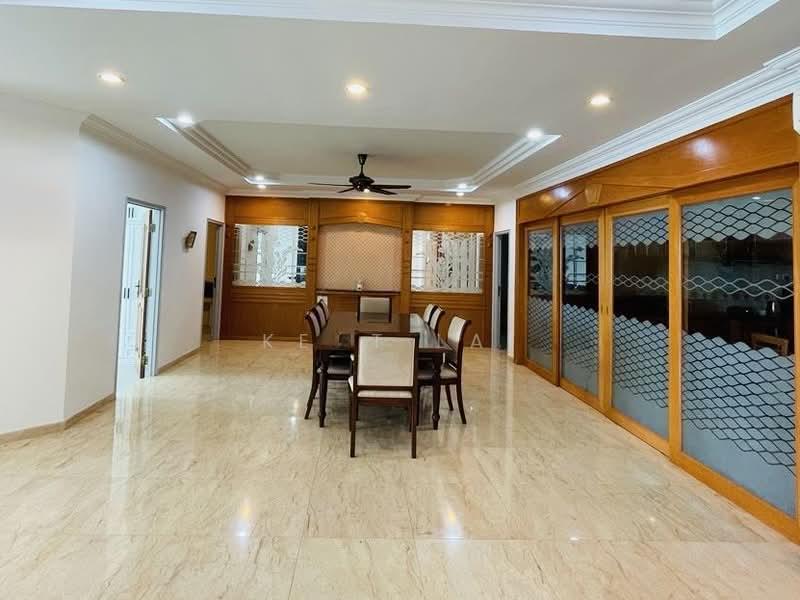 Gurney Beach Resort - 3