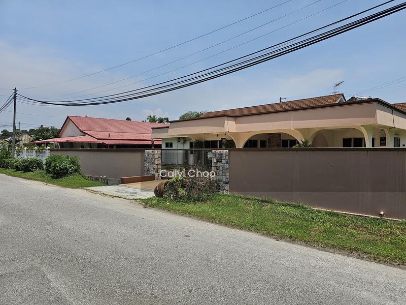 Single storey Bungalow in canning garden for sale - 1