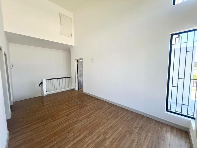 Elmina Green Three - 4