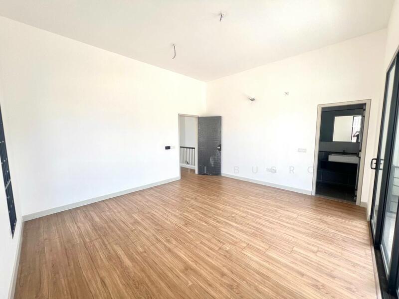 Elmina Green Three - 5