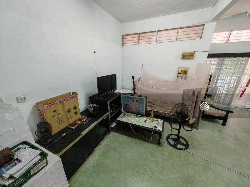 2-storey Terrace House at Seksyen 17 - 2
