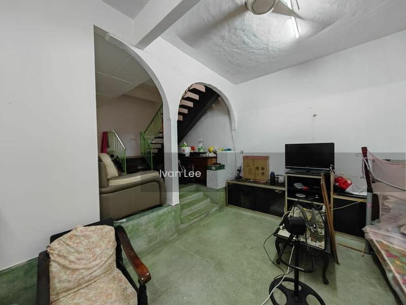 2-storey Terrace House at Seksyen 17 - 4
