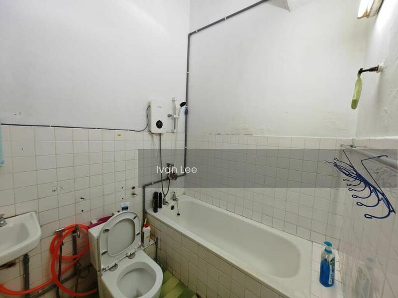 2-storey Terrace House at Seksyen 17 - 2