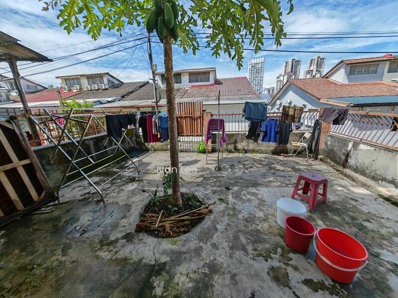 2-storey Terrace House at Seksyen 17 - 1