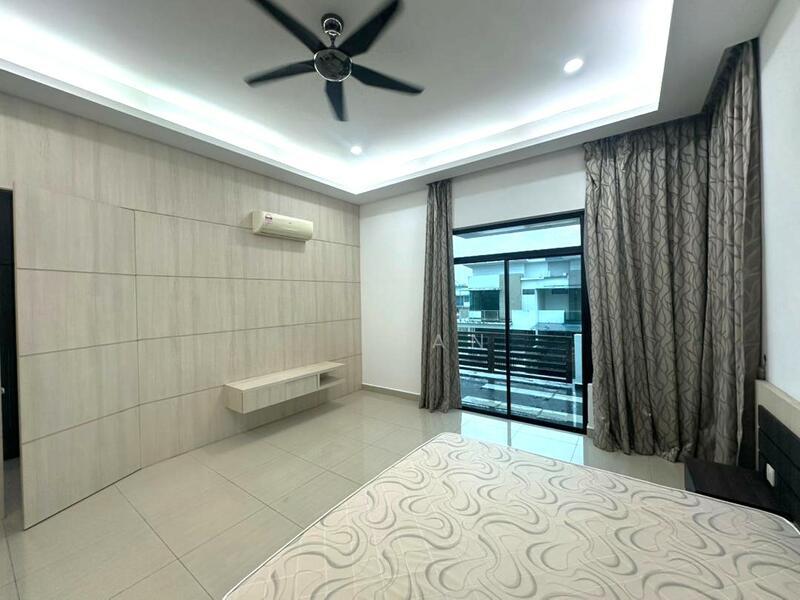 Taman Ungku Tun Aminah - 4