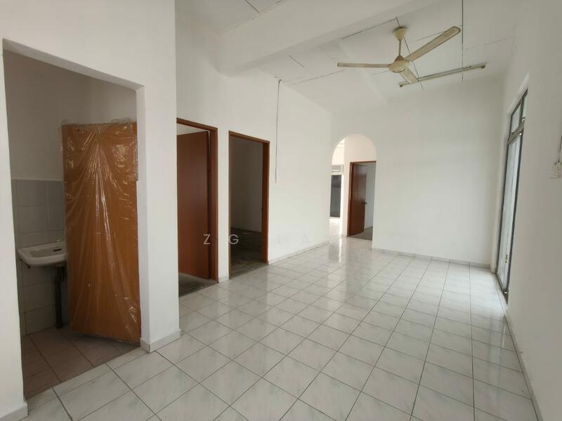 Parit Raja - 4